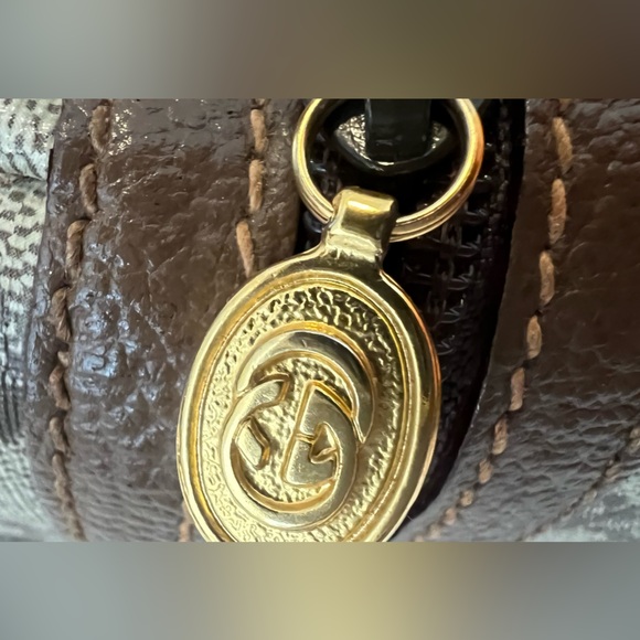 Gucci Beige and Brown GG Monogram duffel. - Picture 3 of 16